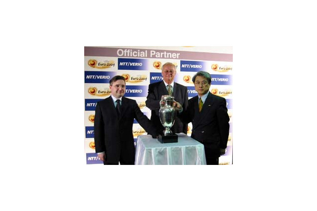 NTT ComがサッカーUEFA EURO 2004公式スポンサーに。本日正式オープンの「uefa.com日本語版」では独自コンテンツも 画像