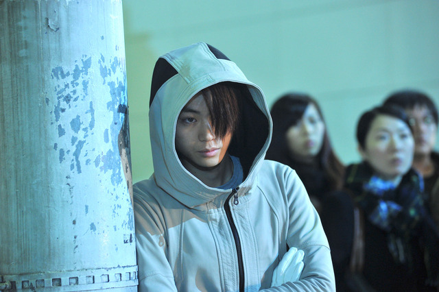 菅田将暉の服の色と折り紙に込められた意味とは…? 画像