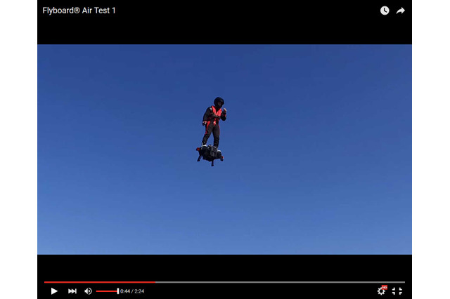 あの映画で登場した“ホバーボード”が実現?仏の「Flyboard Air」がすごい! 画像