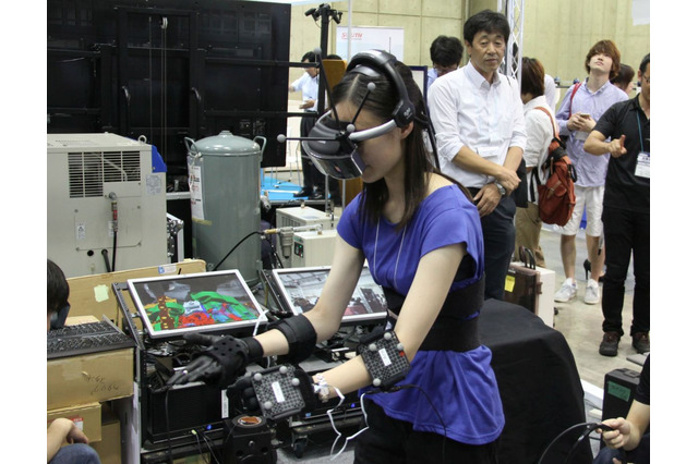 生産現場にもVR? 自動車のエンジンを組み立てる“バーチャル工場” 画像