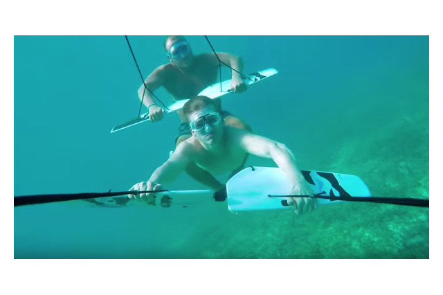 新しいマリンスポーツ!? 海中を自由自在に泳る「Subwing」が超気持ちよさそう 画像