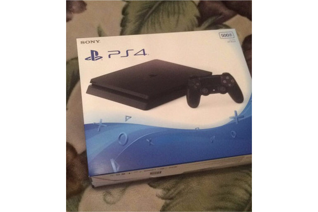 「PlayStation Slim」が海外オークションに!? 海外で話題に 画像