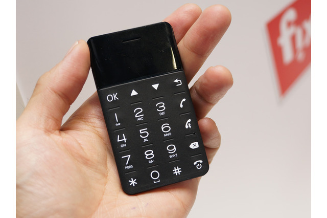 開発テーマは“アンチスマホ”。ロシアのスーパースリムな「CardPhone」【IFA 2016】 画像