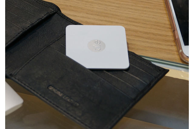 コミュニティの仲間と連携して落とし物を探せる! 極薄Bluetoothトラッカー「Tile Slim」【IFA 2016】 画像