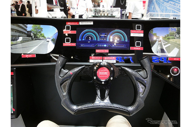 スマホでクルマのドアをオープン！ ロームの近未来運転シーン 画像