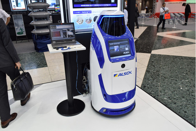 自律走行ロボット＋サーマルカメラでパンデミック水際対策！……ALSOK 画像
