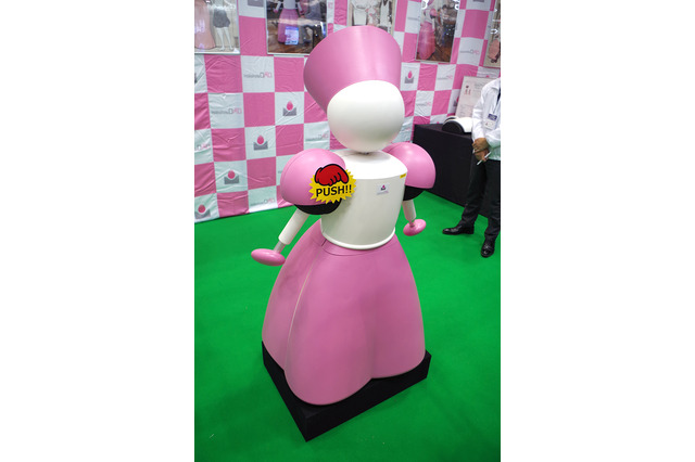 ロボットだけど“柔らかい”？ ケアロボット「ミエちゃん」 画像