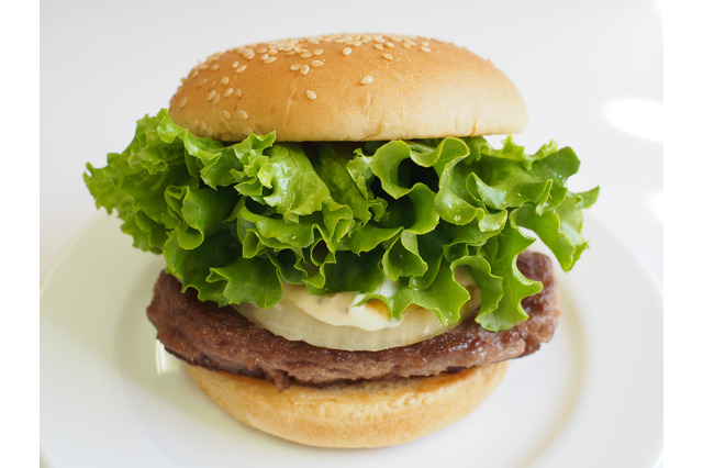 フレッシュネスバーガー、「黒毛和牛バーガー&チーズバーガー」12月1日から発売開始! 画像