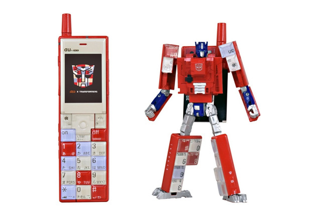 初代「INFOBAR」がトランスフォーマーに変形!auとタカラトミーが共同開発 画像