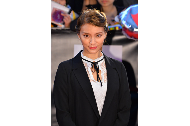 AKB48秋元才加、「私がチョコレート」の脱ぎそうショットにファン「ゾクゾクする」 画像