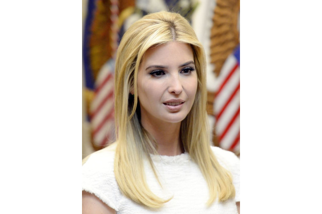 まさかの展開!ドナルド・トランプの娘イヴァンカの写真集「IVANKA」発売に 画像