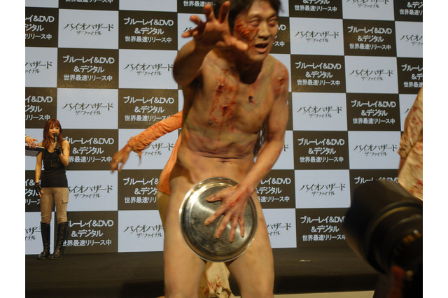 藤田ニコル、アキラ100％の裸芸「脱いでるので安村より好き」 画像