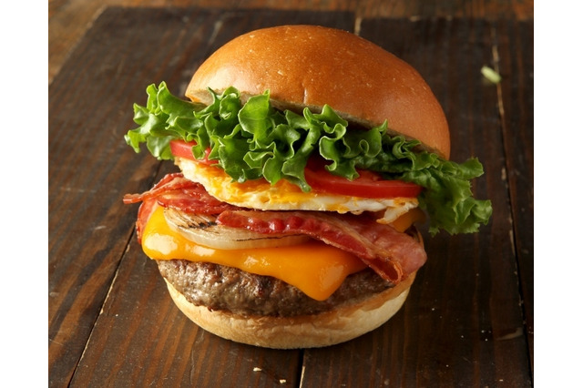 クア・アイナから3種のベーコンエッグバーガーが期間限定登場 画像