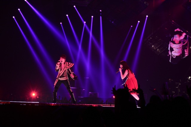 T.M.Revolutionライブに水樹奈々がサプライズ登場! 画像