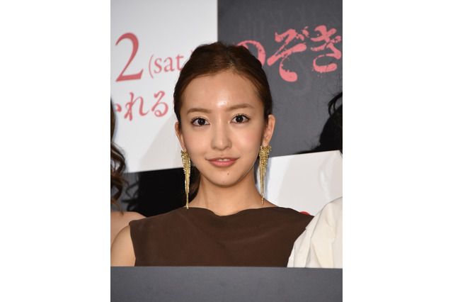 板野友美「誰って感じだよね(笑)」、前髪カットで大胆イメチェン! 画像