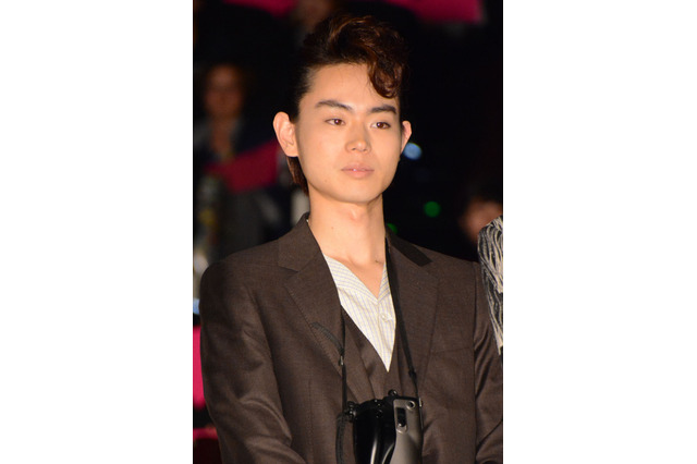 菅田将暉、内村光良＆ムロツヨシ＆田中直樹とのオットセイショットを公開！ 画像