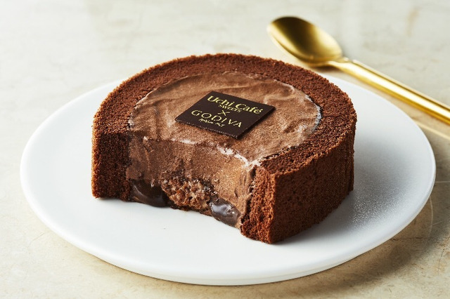 ローソンからGODIVAとコラボのショコラロールケーキ登場 画像