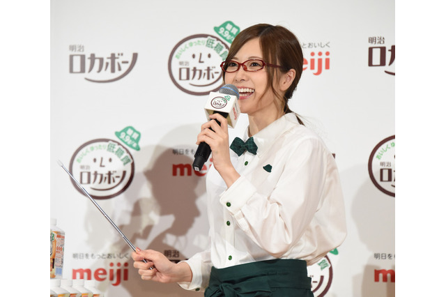 乃木坂46白石麻衣「テンションがあがります」、メガネ姿で無茶ぶりに挑戦し絶賛! 画像