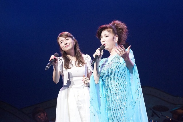 八代亜紀のコンサートにMay J.がゲスト出演！デュエットソングに会場盛り上がり 画像