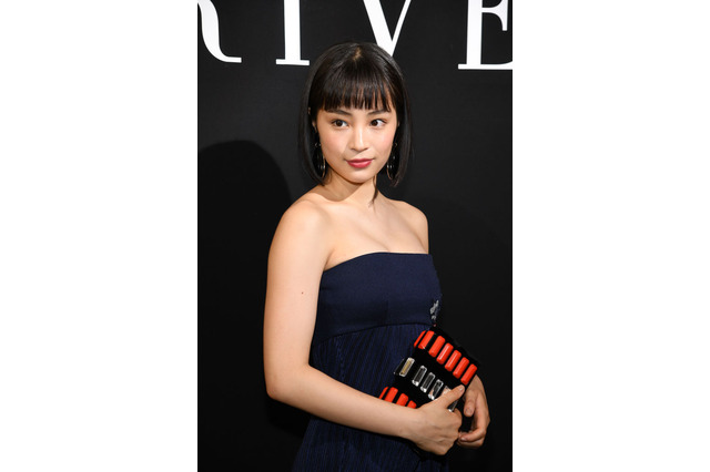 広瀬すず、パリで大人セクシーなドレス姿を披露!「刺激が強すぎます」「美し過ぎる!」 画像