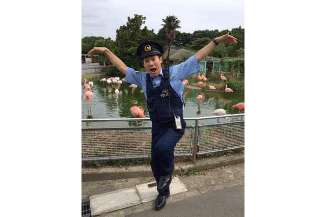 だいすけお兄さん、警官姿で動物ポーズ公開!ツアーもアピール 画像