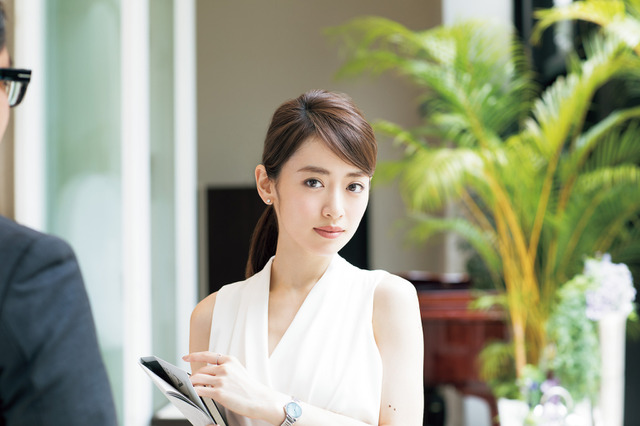 泉里香が美人秘書に!好みのタイプは「仕事に打ち込んでいる人」 画像