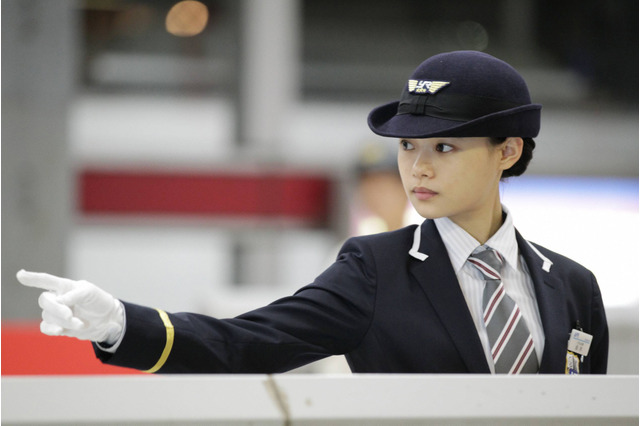 杉咲花、ドラマ『刑事ゆがみ』にゲスト出演!駅員制服で「気持ちが引き締まった」 画像
