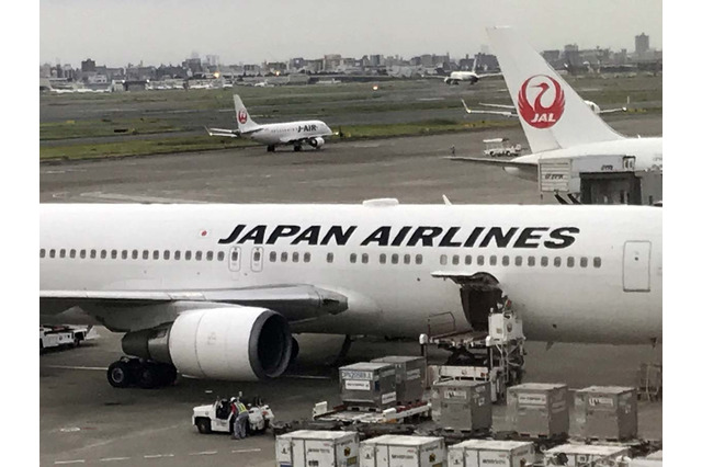 【機内Wi-Fiを試す！】国内線機内Wi-Fi、JALとANAではどちらが快適？ 画像