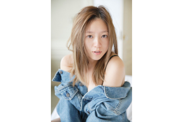 伊藤千晃、写真集から1カットを公開!記念写真展も開催 画像