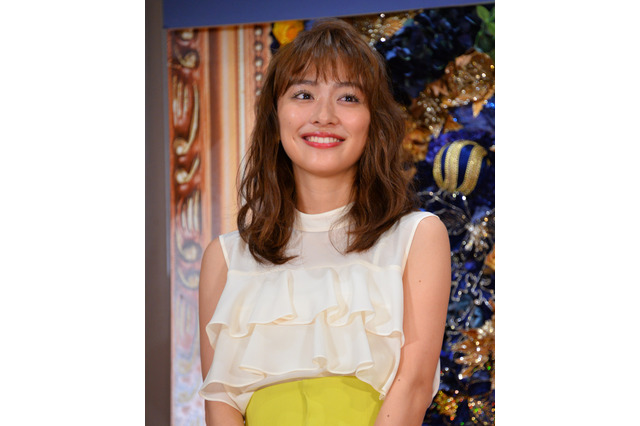 内田理央、『キングダム』グラビアオフショットにも「強そう」「完璧なコスプレ」の声 画像