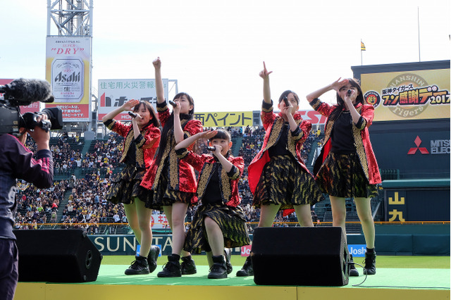たこやきレインボー、阪神ファン感謝デーでミニライブ! 画像
