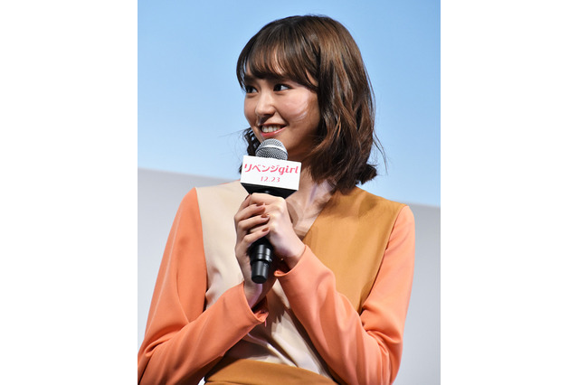 桐谷美玲、腰元が大胆に露出したワンピースで登場!「細い……」と女性からため息 画像