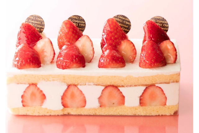 シャトレーゼ、一度に4品種の苺が楽しめるスイーツ 画像