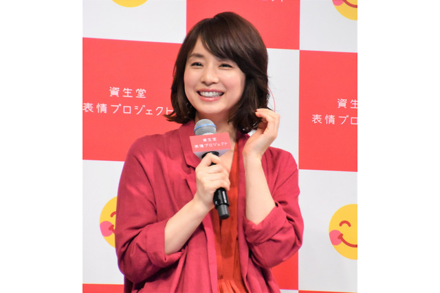 石田ゆり子、「犬まみれ」な写真を公開！ファンからは「幸せそう」「うらやましい」の声 画像