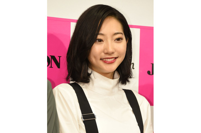 武田玲奈のスラリとした美脚に絶賛の声！グラビアカットを公開 画像