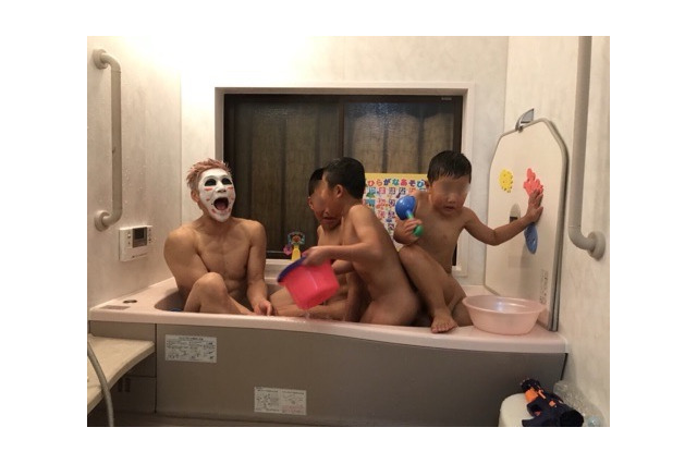 金爆・樽美酒研二、『SASUKE』収録前日に甥っ子たちとの入浴中の“和む写メ”公開! 画像