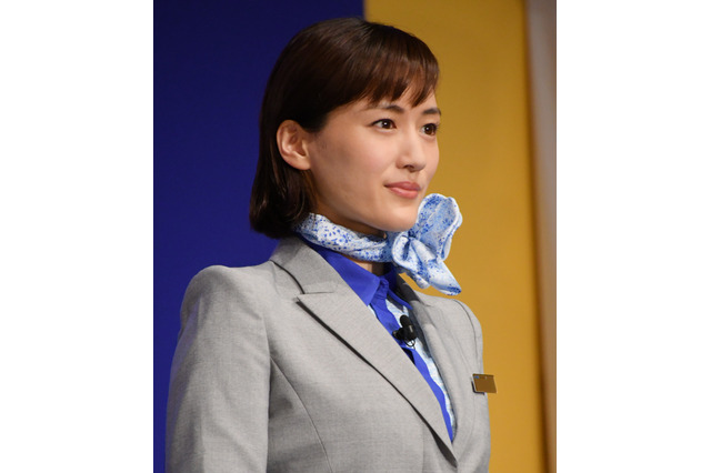 綾瀬はるかのCA姿を吉沢亮が「素敵です」と絶賛 画像