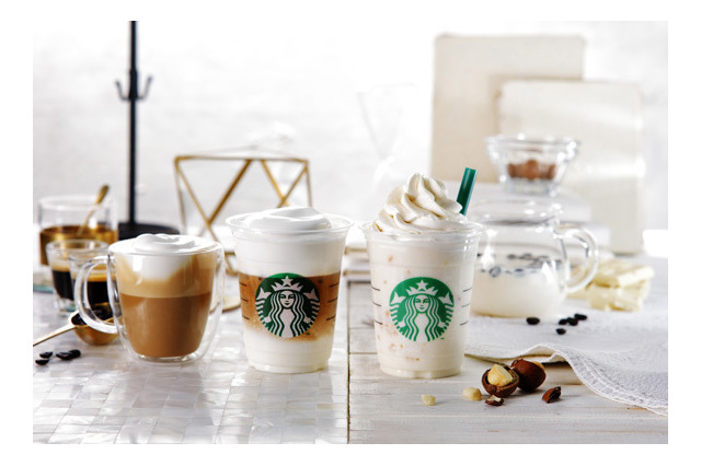 スタバから「白い」コーヒーが楽しめる2商品！ 画像