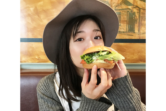 ヘルシーファット？フレッシュネスバーガー「サーモンアボカドサンド」を食べてみた 画像