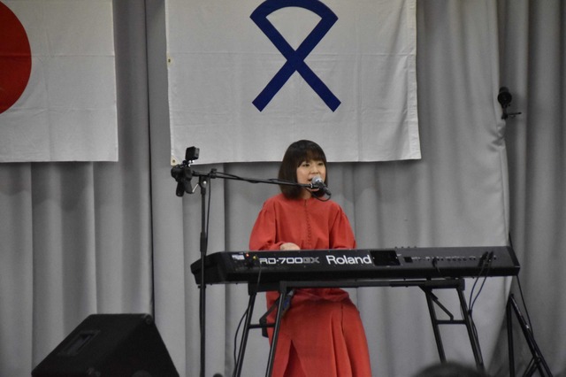 川嶋あい 400人の生徒・教職員などを前にサプライズライブ開催!3月に閉校の中学校で 画像