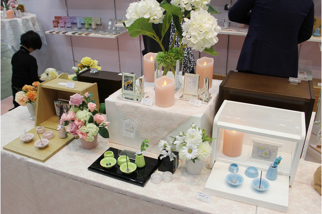 【Interpets（インターペット） 2018】若い女性の部屋にも置ける！可愛らしいペット用供養セット 画像