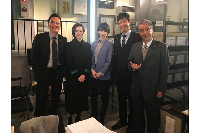 波瑠主演ドラマ『未解決の女』ブログスタート！豪華共演者オフショット公開 画像