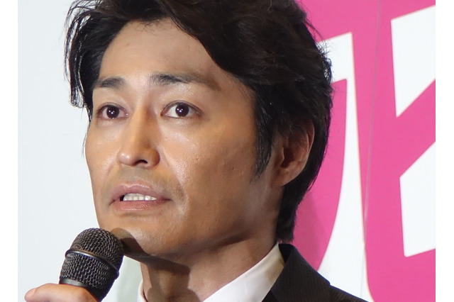 安田顕の「せりふは全部携帯に打つ」に榮倉奈々驚き! 画像
