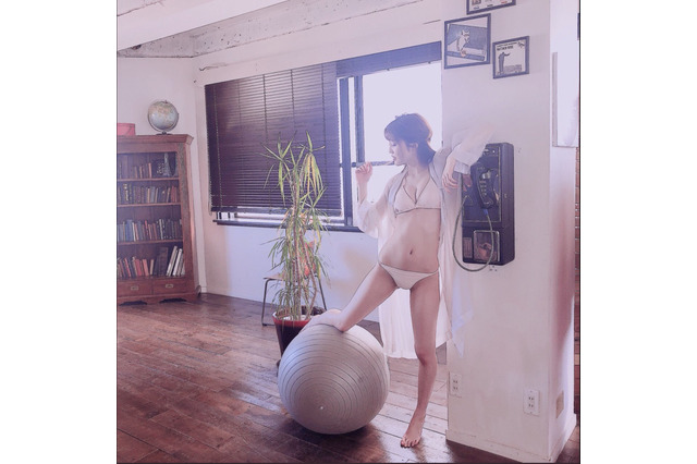 松川菜々花、引き締まったボディをSNSで披露 画像