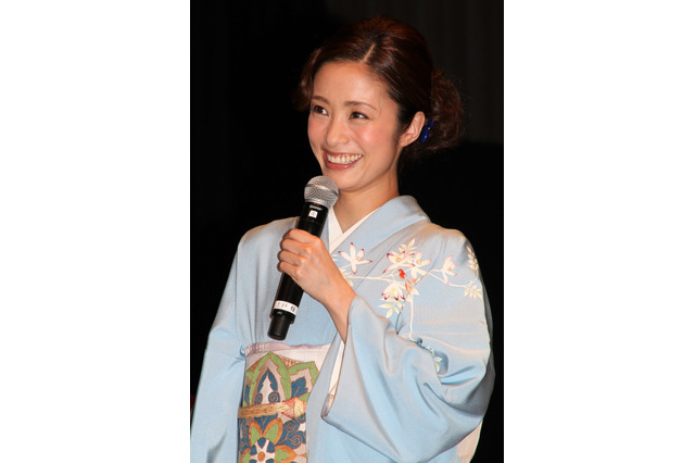 【昨日のエンタメニュース】上戸彩、艶やか着物姿/フジモン、妻のノーバン投球に興奮 画像