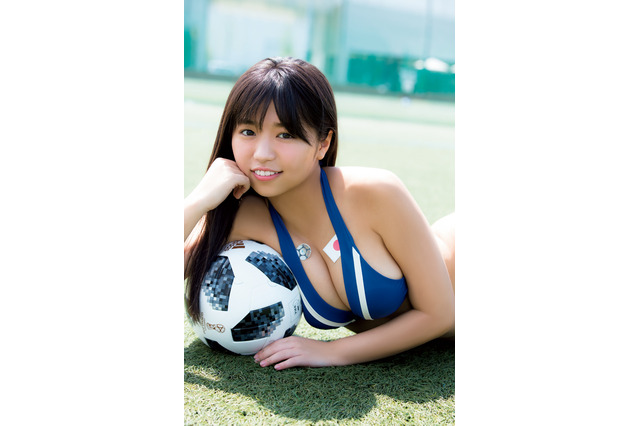 大原優乃、W杯を水着で応援!ユニフォーム姿も公開 画像