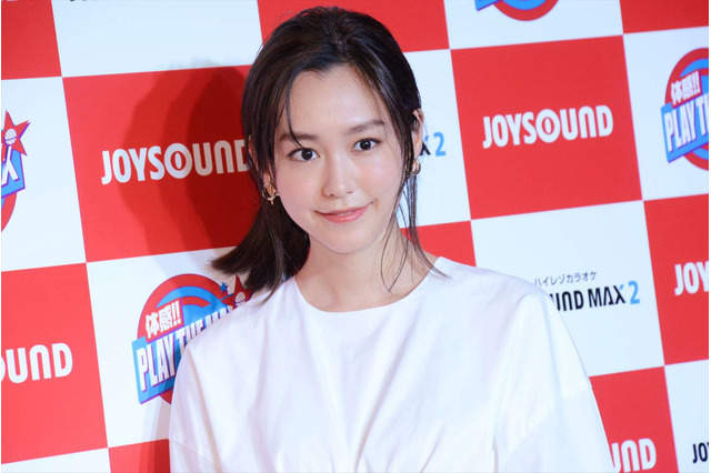 桐谷美玲、三浦翔平との「交際順調？」質問に笑顔で“こくん” 画像