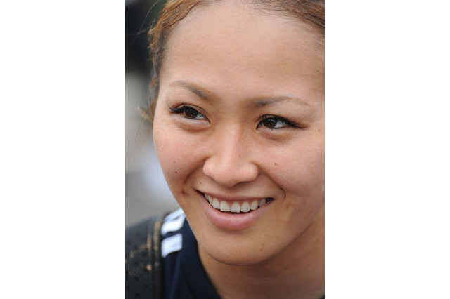 丸山桂里奈、スタジオで水着に生着替え「これをやるのが夢だった」 画像