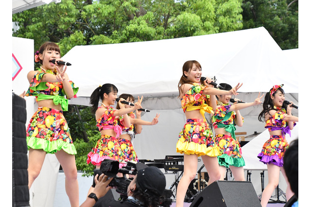 SUPER☆GiRLS、夏衣装＆夏の新曲でTIF2018の野外会場を彩る！ 画像