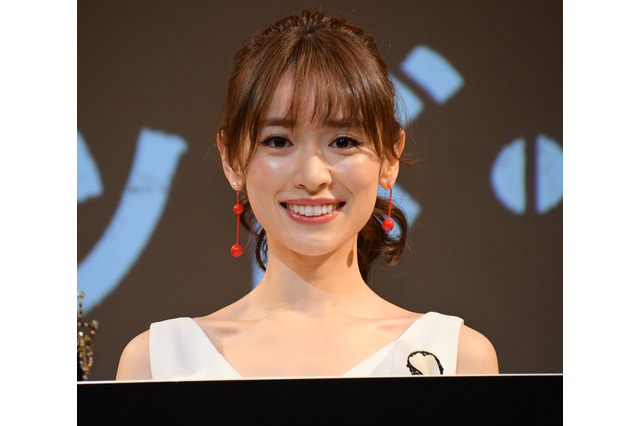 泉里香、藤田ニコルとの水着2ショット披露! 画像